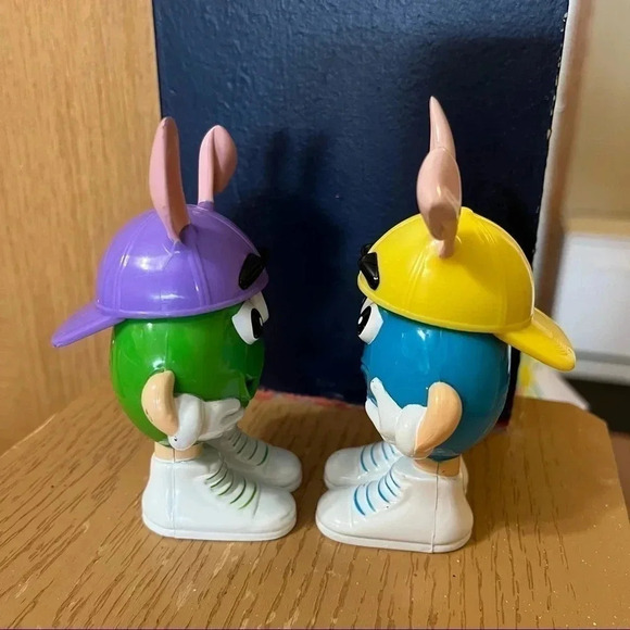 M&M's Green and Blue Candy Plastic Holiday Easter Holder Figures Lot of 2 - Picture 2 of 8
